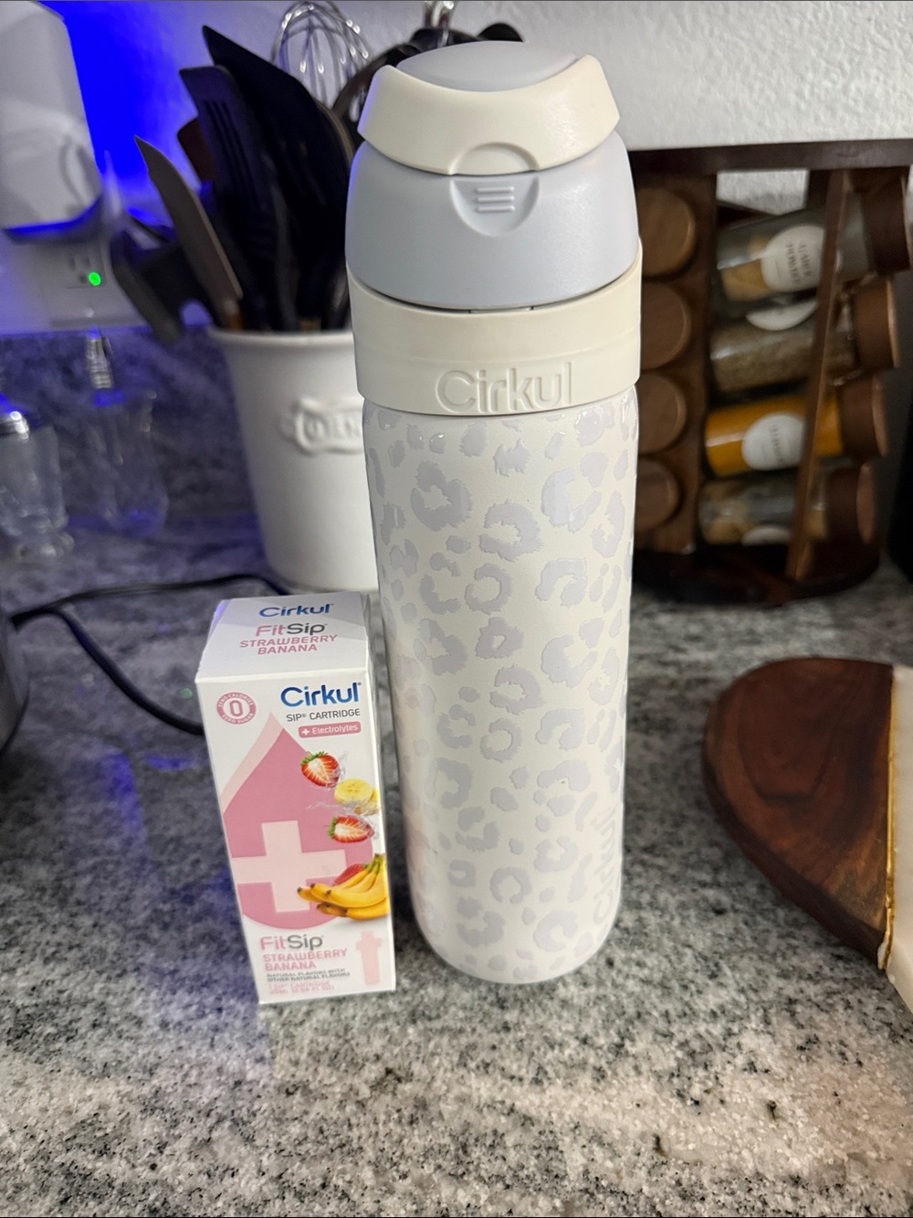 Cirkul White Leopard Print Fit Bottle - Stylish Hydration